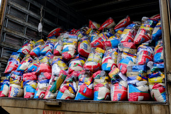 Caminhão com as cestas básicas que serão distribuídas na Região do Jalapão 
